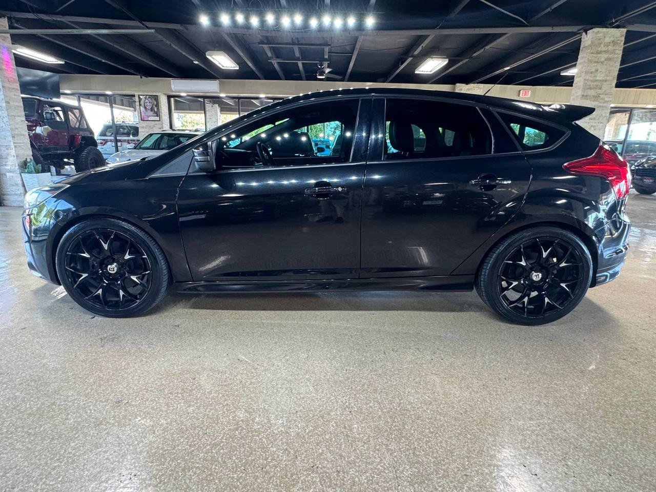 Used 2013 Ford Focus ST FWD image 4