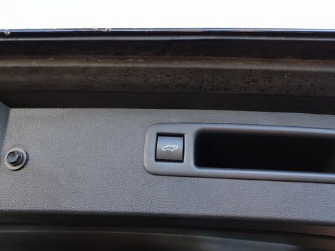 Used 2020 Toyota Highlander XLE image 18