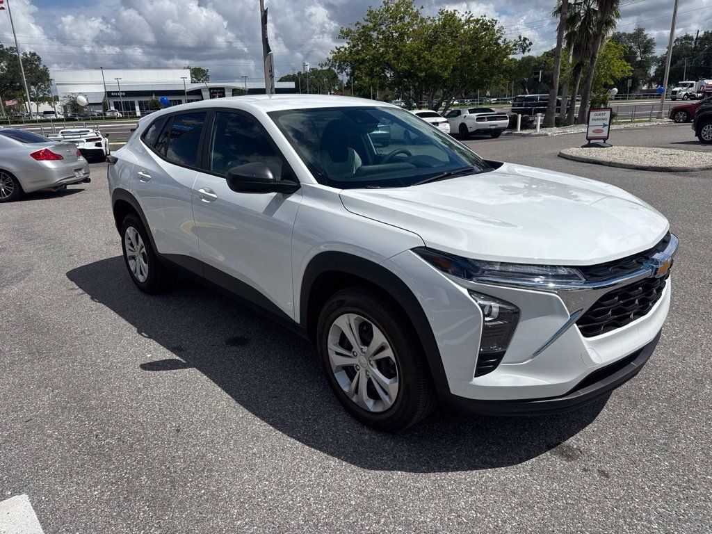 Used 2024 Chevrolet Trax LS FWD image 3