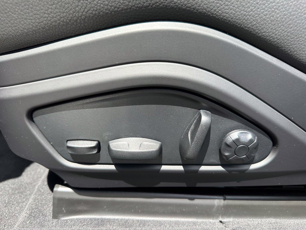 Used 2026 Porsche Panamera RWD image 22
