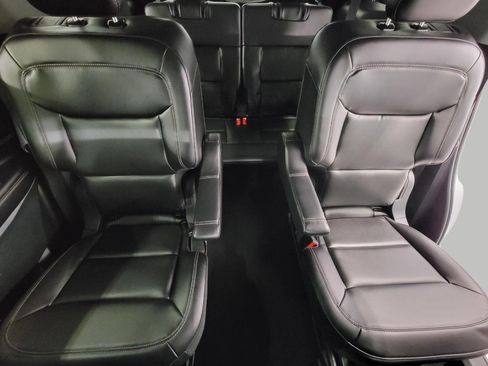 Used 2023 Ford Explorer XLT w/ Equipment Group 202A image 23