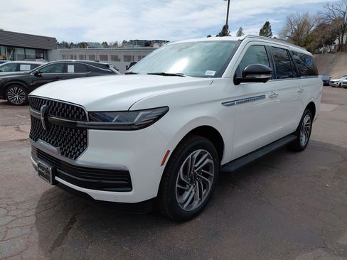 New 2026 Lincoln Navigator L Premier AWD/4WD image 3