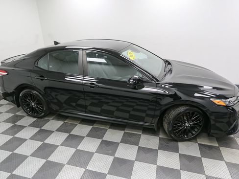 Used 2020 Toyota Camry SE image 5