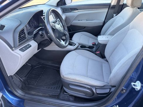 Used 2020 Hyundai Elantra SE FWD image 18