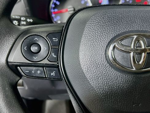 Used 2020 Toyota RAV4 LE FWD image 18