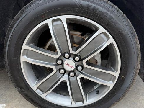 Used 2018 GMC Acadia Denali w/ Technology Package FWD image 28