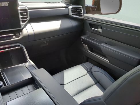 New 2025 Toyota Tundra Platinum AWD/4WD image 16