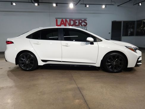 Used 2024 Toyota Corolla SE image 8