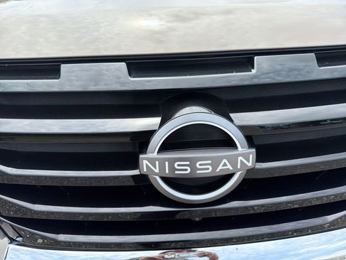 Used 2024 Nissan Pathfinder Platinum FWD image 17