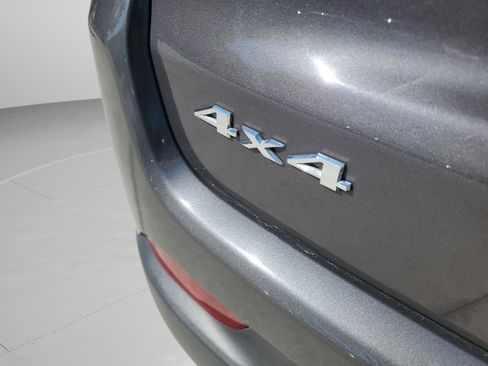 Used 2024 Jeep Compass Latitude image 10