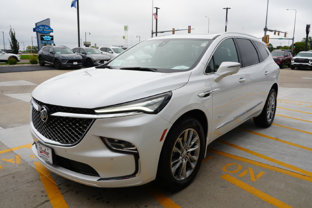 Used 2024 Buick Enclave Avenir w/ Avenir Technology Package AWD/4WD image 32
