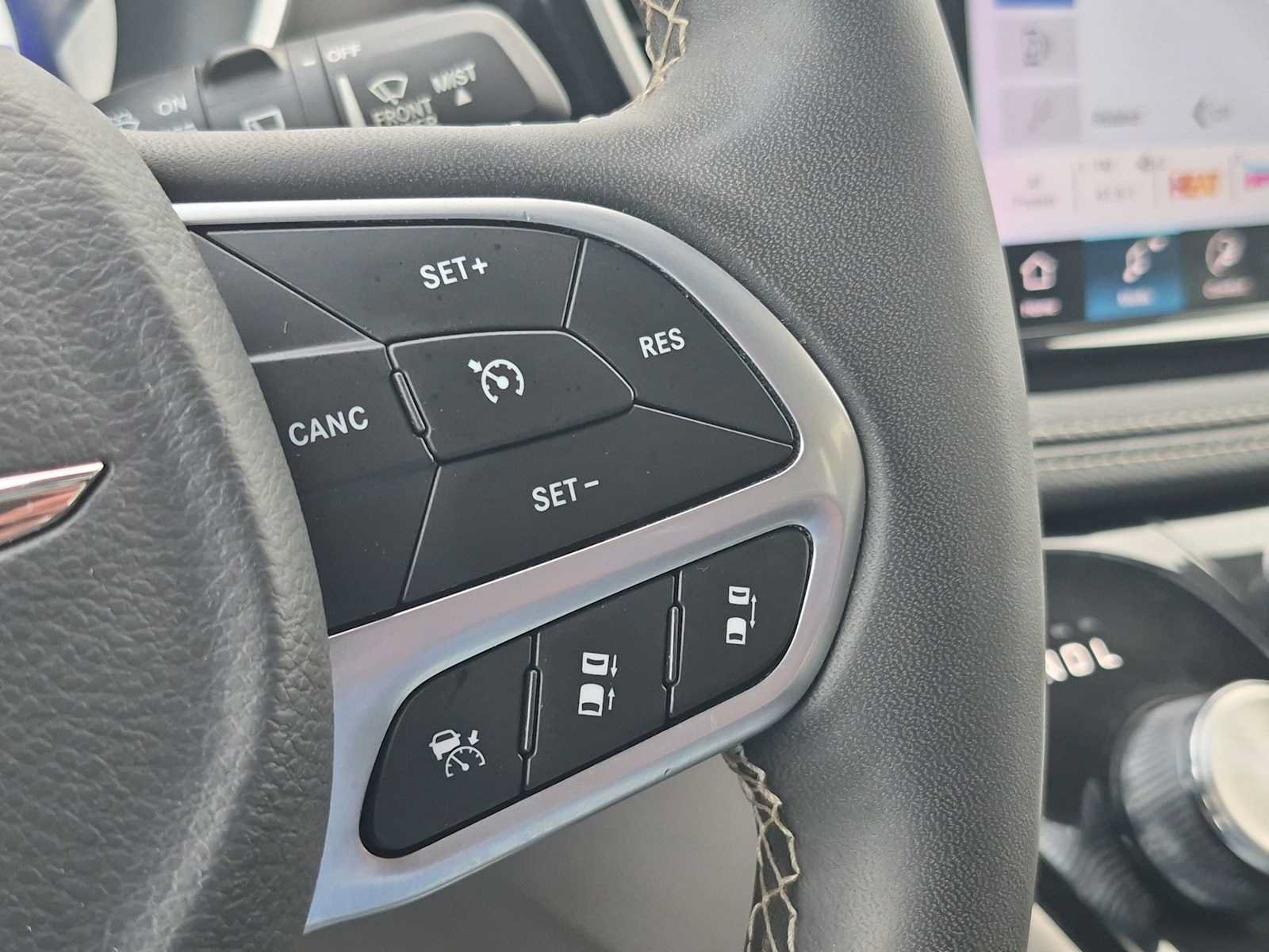 Used 2024 Chrysler Pacifica Limited FWD image 24