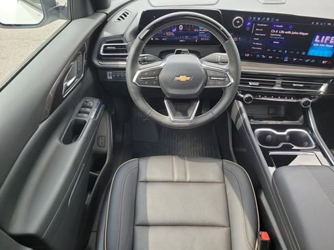 Used 2025 Chevrolet Traverse High Country w/ LPO, Floor Liner Package AWD/4WD image 9