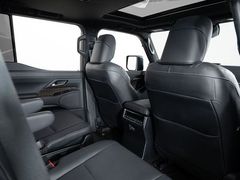 Used 2025 Lexus GX 550 image 24