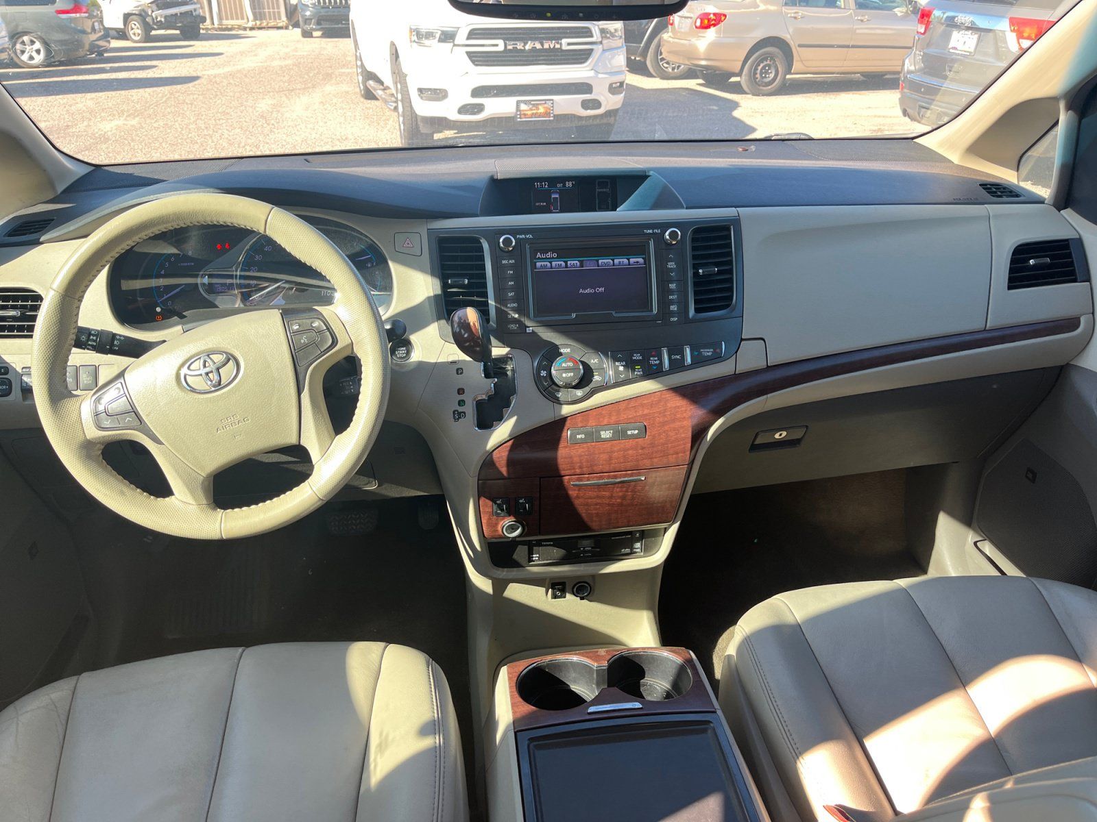Used 2014 Toyota Sienna XLE w/ XLE Premium Package FWD image 33