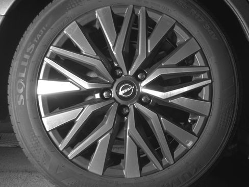 Used 2025 Nissan Altima 2.5 SV FWD image 15