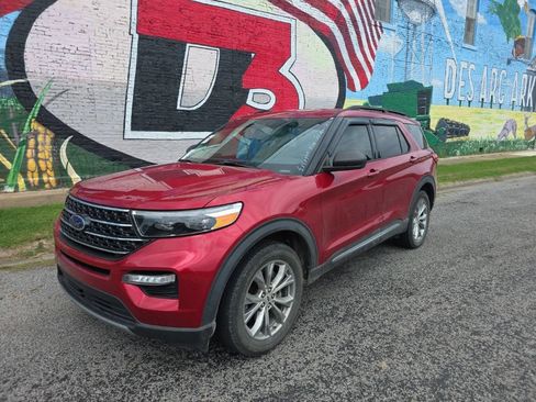 Used 2020 Ford Explorer XLT w/ Equipment Group 202A AWD/4WD image 56