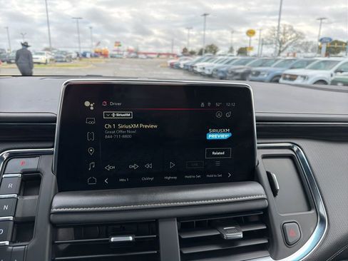 Used 2023 GMC Yukon XL SLT image 13