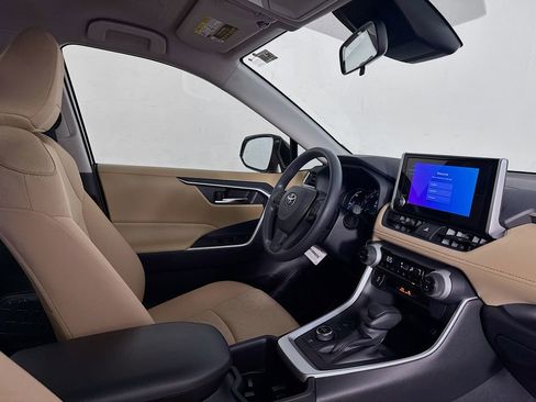 New 2025 Toyota RAV4 XLE image 30