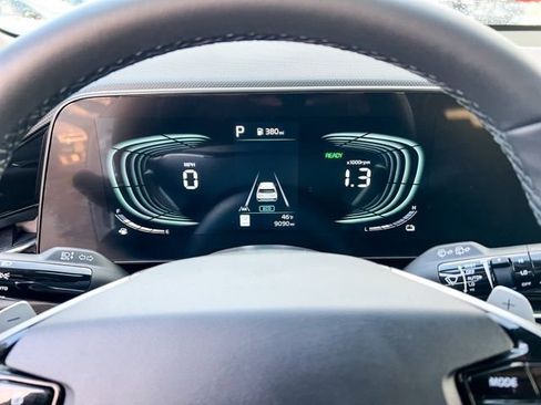 Certified 2024 Kia Niro EX image 15