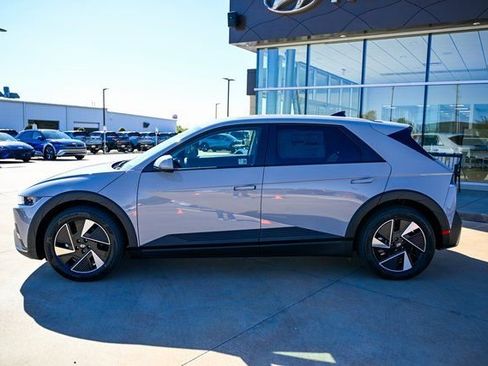 New 2026 Hyundai Ioniq 5 SE RWD image 2