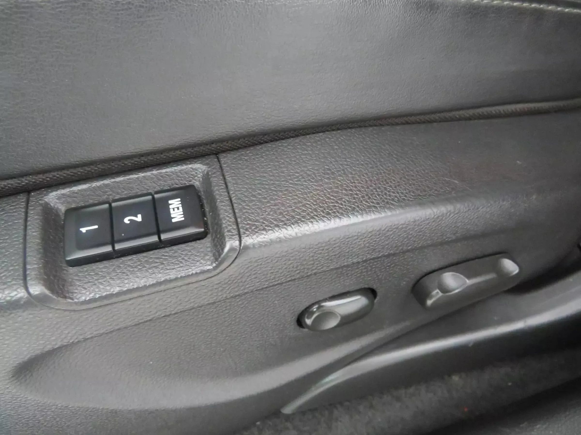 Used 2020 Buick Encore Essence AWD/4WD image 34