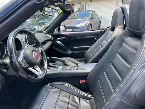 Used 2017 FIAT 124 Spider Lusso RWD image 13