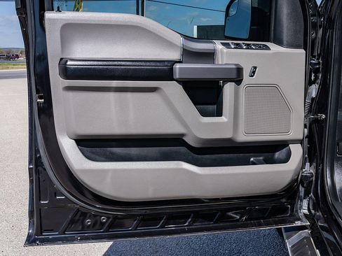 Used 2019 Ford F150 XLT w/ Equipment Group 302A Luxury image 10