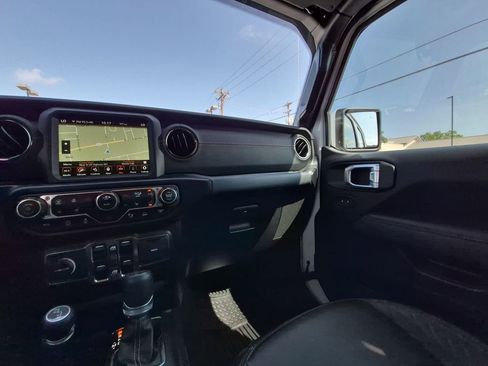 Used 2022 Jeep Wrangler Unlimited Sahara AWD/4WD image 3