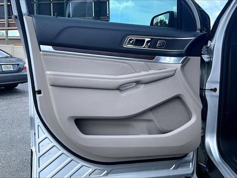 Used 2018 Ford Explorer Limited FWD image 17