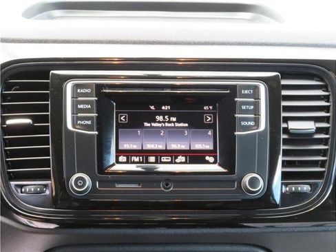 Used 2017 Volkswagen Beetle 1.8T image 6