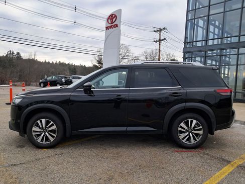 Used 2022 Nissan Pathfinder SL image 3