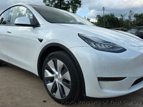 Used 2023 Tesla Model Y AWD image 8