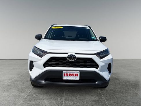 Used 2021 Toyota RAV4 LE AWD/4WD image 9