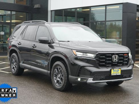 Used 2025 Honda Pilot TrailSport image 1