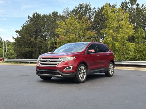 Used 2018 Ford Edge Titanium w/ Technology Package FWD image 11