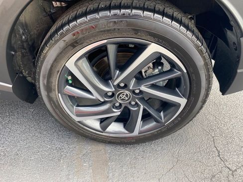 Used 2022 Toyota C-HR Limited FWD image 29