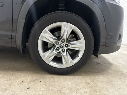 Used 2018 Toyota Highlander Limited w/ Protection Package #3 AWD/4WD image 13