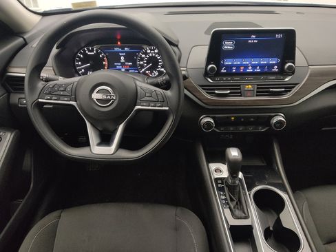 Used 2024 Nissan Altima 2.5 SV image 22