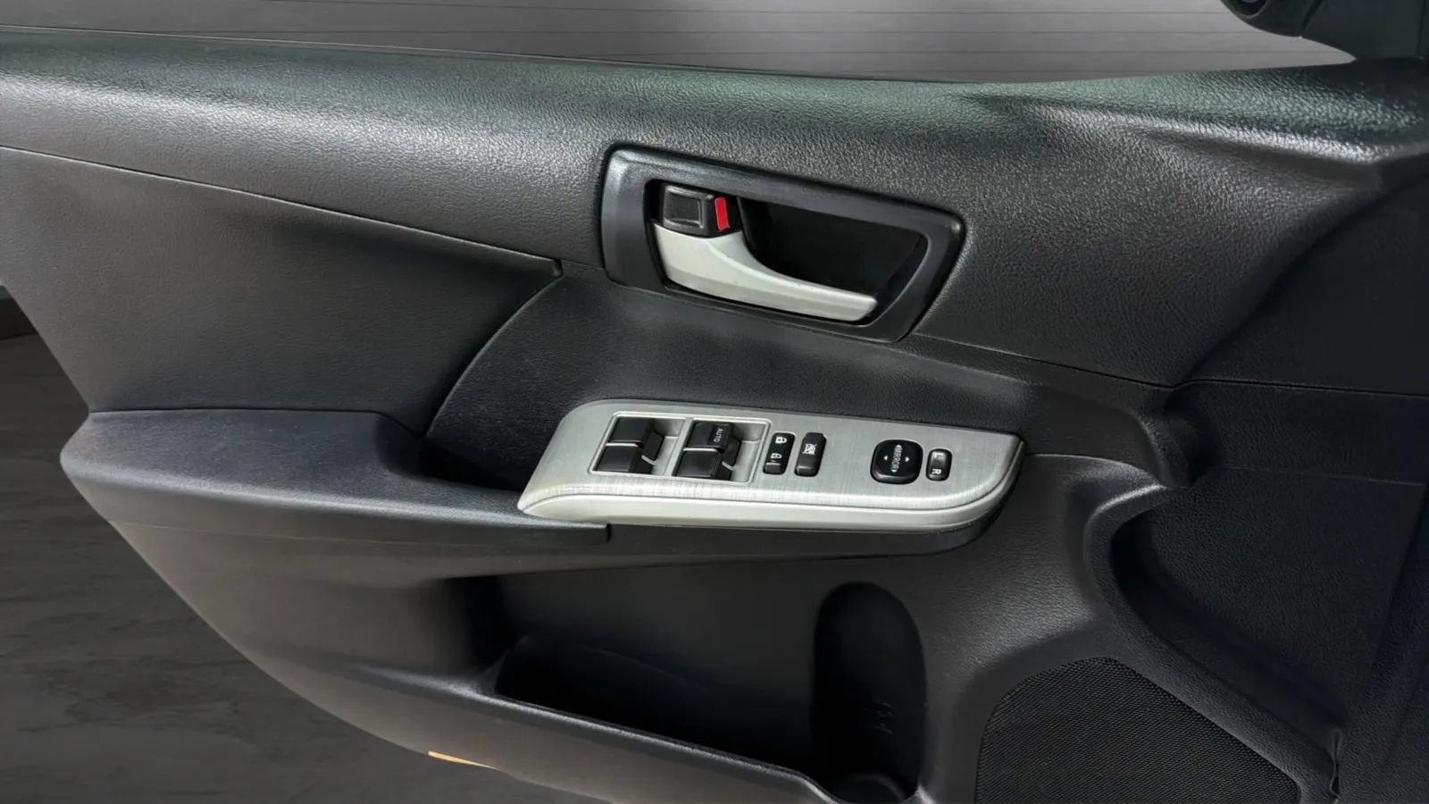 Used 2013 Toyota Camry SE FWD image 15