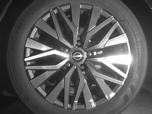 Used 2025 Nissan Altima 2.5 SV FWD image 14