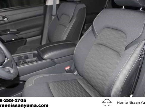 Certified 2025 Nissan Pathfinder S image 4