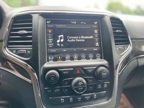 Used 2018 Jeep Grand Cherokee Overland AWD/4WD image 14