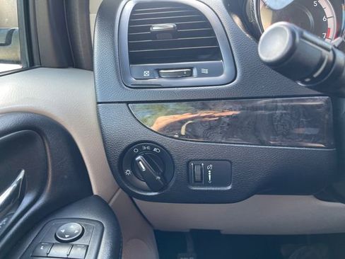 Used 2014 Dodge Grand Caravan SXT FWD image 23