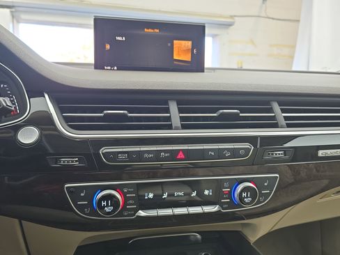 Used 2018 Audi Q7 3.0T Prestige image 21