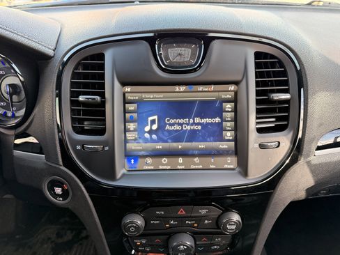 Used 2018 Chrysler 300 S w/ 300S Premium Group image 19