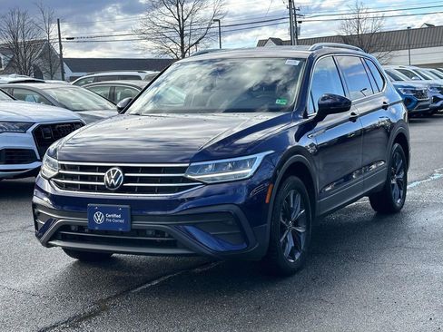 Used 2022 Volkswagen Tiguan SE image 3
