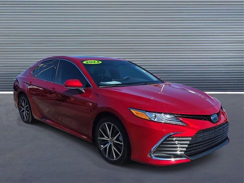Used 2024 Toyota Camry XLE image 2
