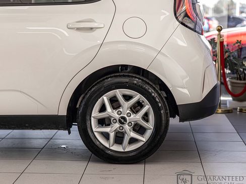 Used 2023 Kia Soul LX w/ Option Group 015 FWD image 8