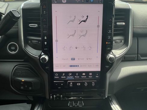 New 2026 RAM 2500 Laramie AWD/4WD image 22